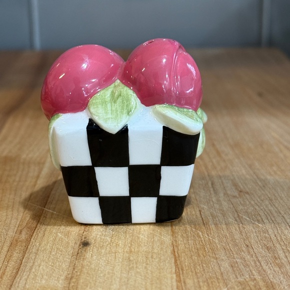 Mary Engelbreit Flowers & Chick ceramic salt and pepper shakers - Picture 4 of 11